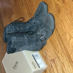 Taos CADETTE Ladies Boots, Size 8 M, Black Distressed
